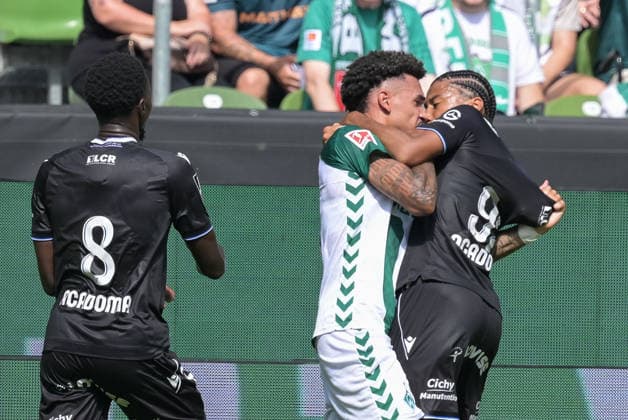 Justin Njinmah (SV Werder Bremen 11) and Clement Akpa (AJ Auxerre 92) got into a heated altercation; SV Werder Bremen, AJ Auxerre, soccer, Bundesliga, friendly match, August 15, 2026. DFB regulations prohibit any use of photographs as image sequences and or quasi-video. Bremen, Bremen, Germany Copyright: xkolbert-press BurghardxSchreyerx