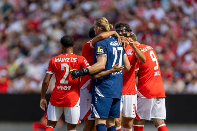 GER, Mainz, Soccer, Friendly Match, FSV Mainz 05 vs. AFC Bournemouth (pictured, from left): Nadiem Amiri (FSV Mainz 05, 10), Robin Zentner (FSV Mainz 05, 27), Goal Celebration, August 15, 2026, MEWA Arena Mainz DFL DFB REGULATIONS PROHIBIT ANY USE OF PHOTOGRAPHS AS IMAGE SEQUENCES AND OR QUASI-VIDEO, Copyright: HMBxMedia PaulxFritz