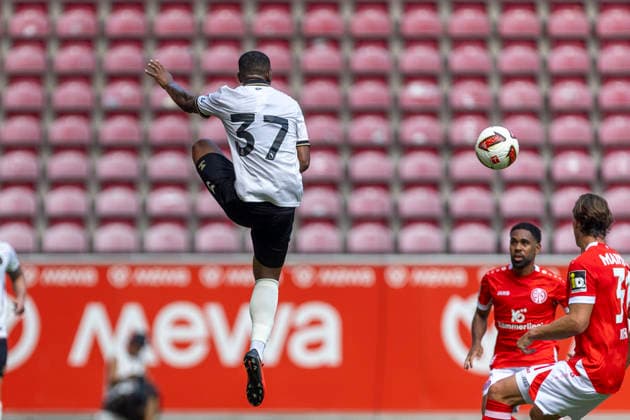 GER, Mainz, Soccer, Friendly Match, FSV Mainz 05 vs. AFC Bournemouth (pictured, from left): Rayan (AFC Bournemouth, 37), in action with the ball, August 15, 2026, MEWA Arena Mainz DFL DFB REGULATIONS PROHIBIT ANY USE OF PHOTOGRAPHS AS IMAGE SEQUENCES AND OR QUASI-VIDEO, Copyright: HMBxMedia PaulxFritz