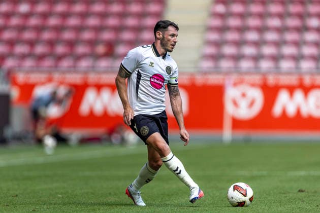 GER, Mainz, Soccer, Friendly Match, FSV Mainz 05 vs. AFC Bournemouth (pictured, from left): Adam Smith, AFC Bournemouth 15, in action with the ball, August 15, 2026, MEWA Arena Mainz. DFL and DFB regulations prohibit any use of photographs as image sequences and or quasi-video, Copyright: HMBxMedia PaulxFritz