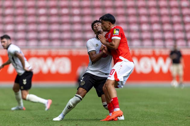 GER, Mainz, Soccer, Friendly Match, FSV Mainz 05 vs. AFC Bournemouth (pictured, from left): Marcus Tavernier, AFC Bournemouth 16, Nadiem Amiri, FSV Mainz 05, 10; tackle, August 15, 2026, MEWA Arena, Mainz. DFL and DFB regulations prohibit any use of photographs as image sequences and or quasi-video, Copyright: HMBxMedia PaulxFritz