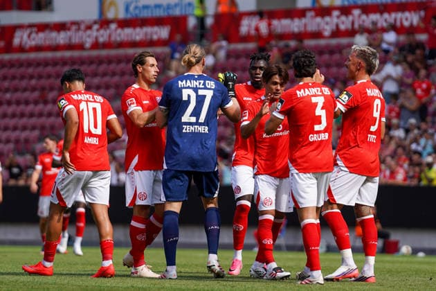 Germany Soccer Friendly Match 1: FSV Mainz 05 vs. AFC Bournemouth, Mewa Arena, Mainz. Celebration of the 1-0 goal off an assist by Robin Zentner (FSV), 27 Copyright: xTobiasxWentzellx