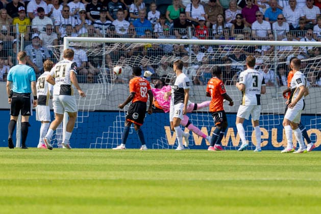 Pictured: The goal that made it 1–0; FC Lorient goalkeeper Yvon Mvogo, 38, had no chance; August 15, 2026, 1 Bundesliga, Friendly Match, SV 07 Elversberg vs. FC Lorient, Germany, Elversberg, URSAPHARM Arena, DFL REGULATIONS PROHIBIT ANY USE OF PHOTOGRAPHS AS IMAGE SEQUENCES AND OR QUASI-VIDEO Copyright: HMBxMedia xJulienxBecker