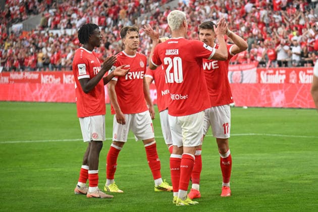 Semir Telalovic (Essen 17) celebrates with his teammates after scoring the 1-0 goal on August 15, 2026 ¢ Soccer ¢ Rot Weiss Essen vs. TSV Havelse, Essen Stadium, Essen, DFB and DFL regulations prohibit any use of photographs as image sequences and or quasi-video. NRW, Germany Copyright: xpepphotox xHorstxMauelshagenx pep00321, pep_20260815_hm_398743
