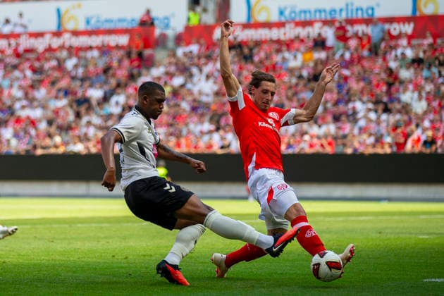GER, Mainz, Soccer, Friendly Match, FSV Mainz 05 vs. AFC Bournemouth (pictured, from left): Rayan (AFC Bournemouth, 37), Dominik Kohr (FSV Mainz 05, 31), tackle, August 15, 2026, MEWA Arena, Mainz. DFL and DFB regulations prohibit any use of photographs as image sequences and or quasi-video, Copyright: HMBxMedia PaulxFritz