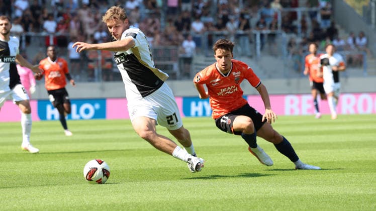 August 15, 2026, xrekx, Soccer Friendly Match, SV Elversberg vs. FC Lorient, Lasse Günther (SV 07 Elversberg) vs. Panos Katseris (FC Lorient), Tackle, Action, battle for the ball. DFL and DFB regulations prohibit any use of photographs as image sequences and or quasi-video. Elversberg