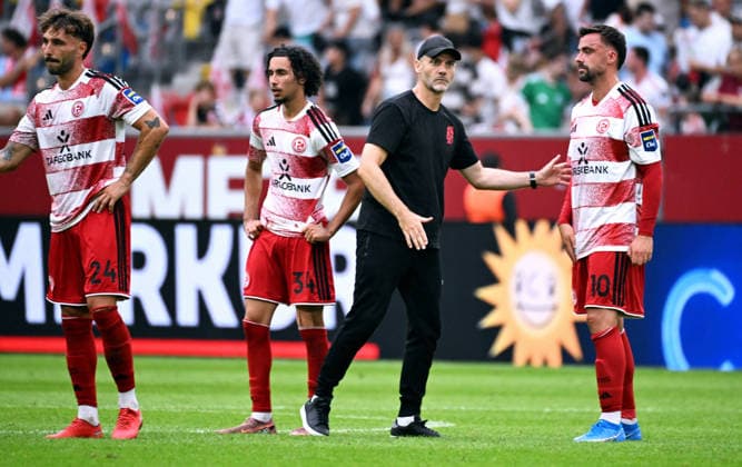 Düsseldorf, Germany, 3. Liga, Matchday 2, Merkur Spiel Arena Düsseldorf, Fortuna Düsseldorf vs. TSG Hoffenheim II 0–2 Fabian Schleusener F95, Anas Slimani F95, Head Coach Alexander Ende F95, Philipp Förster F95 after the match: Disappointment, Frustration, Action