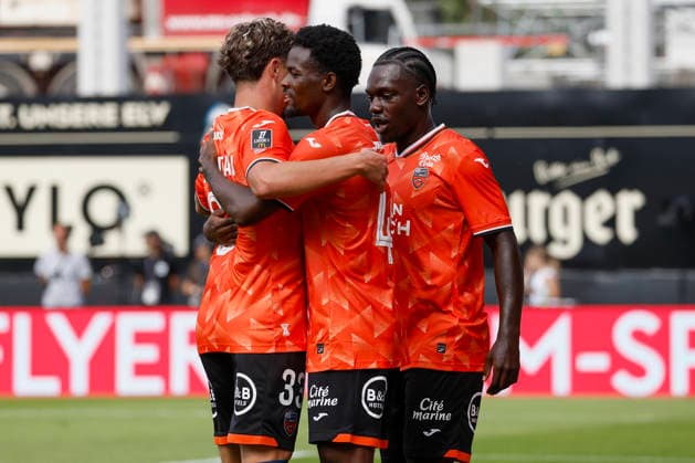 Pictured: Celebrations after the goal that tied the score at 1–1, from left to right: Gabin Bernardeau (FC Lorient, 33), goal scorer Mamadou Kone (FC Lorient, 42), and Jean Victor Makengo (FC Lorient, 17), August 15, 2026, 1 Bundesliga, Friendly Match, SV 07 Elversberg vs. FC Lorient, Germany, Elversberg, URSAPHARM Arena, DFL REGULATIONS PROHIBIT ANY USE OF PHOTOGRAPHS AS IMAGE SEQUENCES AND OR QUASI-VIDEO Copyright: HMBxMedia xJulienxBecker