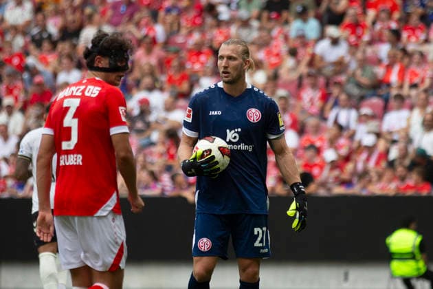 GER, Mainz, Soccer, Friendly Match, FSV Mainz 05 vs. AFC Bournemouth (pictured, from left: Robin Zentner, FSV Mainz 05), August 15, 2026, MEWA Arena, Mainz. DFL and DFB regulations prohibit any use of photographs as image sequences and or quasi-video, Copyright: HMBxMedia PaulxFritz