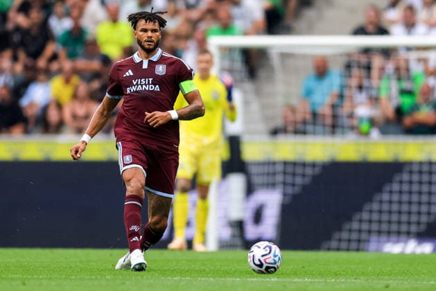 MOENCHENGLADBACH, GERMANY - AUGUST 15: Tyrone Mings of Aston Villa dribbles with the ball during the pre-season friendly match between Borussia Monchengladbach and Aston Villa at the ista-Borussia-Park on August 15, 2026 in Moenchengladbach, Germany.  Copyright: xRenexNijhuis MBxMediax