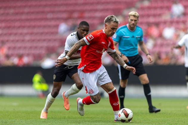 GER, Mainz, Soccer, Friendly Match, FSV Mainz 05 vs. AFC Bournemouth (pictured, from left: Phillip Tietz, FSV Mainz 05 09), in action with the ball, August 15, 2026, MEWA Arena Mainz DFL DFB REGULATIONS PROHIBIT ANY USE OF PHOTOGRAPHS AS IMAGE SEQUENCES AND OR QUASI-VIDEO, Copyright: HMBxMedia PaulxFritz