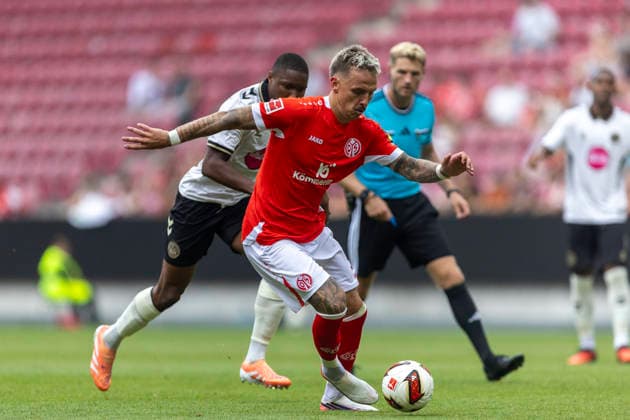 GER, Mainz, Soccer, Friendly Match, FSV Mainz 05 vs. AFC Bournemouth (pictured, from left): Rayan (AFC Bournemouth) 37, Phillip Tietz (FSV Mainz 05) 09, Tackle 15 08 2026, MEWA Arena Mainz DFL DFB REGULATIONS PROHIBIT ANY USE OF PHOTOGRAPHS AS IMAGE SEQUENCES AND OR QUASI-VIDEO, Copyright: HMBxMedia PaulxFritz