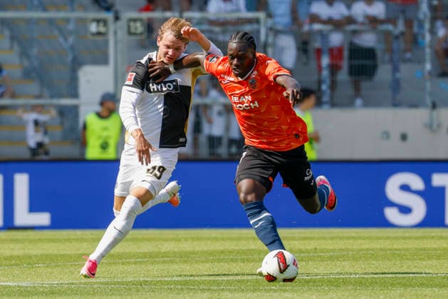 Pictured from left: Cole Campbell (SV 07 Elversberg, 39) in a tackle against Jean Victor Makengo (FC Lorient, 17) on August 15, 2026, 1. Bundesliga, Friendly Match, SV 07 Elversberg vs. FC Lorient, Germany, Spiesen Elversberg, URSAPHARM Arena, DFL REGULATIONS PROHIBIT ANY USE OF PHOTOGRAPHS AS IMAGE SEQUENCES AND OR QUASI-VIDEO Copyright: HMBxMedia xJulienxBecker