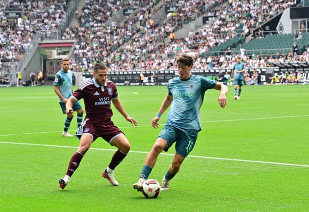 August 15, 2026, Mönchengladbach Soccer, Men s, 2026–2027 season, Friendly match: Borussia Mönchengladbach vs. Aston Villa. Tackle between (from left) Emiliano Buendía (Aston Villa) and Philipp Sander (Gladbach). DFL regulations prohibit any use of photographs as image sequences and or quasi-video content. Borussia Park, North Rhine-Westphalia, Germany