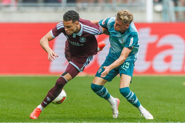 Alysson Edward of Aston Villa and Robin Hack of Borussia Mönchengladbach battle for the ball during the preseason friendly match between Borussia Mönchengladbach and Aston Villa at ista Borussia Park on August 15, 2026, in Mönchengladbach, Germany. Photo by Mario Hommes, DeFodi Images