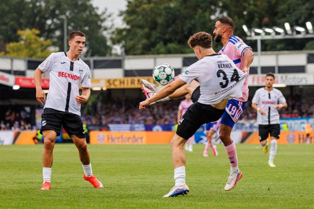L R Almin Mesanovic, SC Verl, 30, Janne Berner, SC Verl, 34, Ramien Safi, MSV Duisburg, 19, GER, SC Verl vs. MSV Duisburg, Soccer, 3rd Division, Matchday 2, 2026–2027 Season, August 15, 2026 DFL regulations prohibit any use of photographs as image sequences and or quasi-video GER, SC Verl vs. MSV Duisburg, Soccer, 3rd Division, Matchday 2, 2026–2027 season, August 15, 2026, Verl Copyright: xEibner-Pressefoto JanxRollingerx EP_JSK