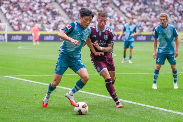 August 15, 2026, xydrx, Men s, Soccer, Season Opener, Borussia Mönchengladbach vs. Aston Villa, 2026–2027 Season, ista Borussia Park, Shuto Machino (Borussia Mönchengladbach), No. 18 in a tackle against Ross Barkley (Aston Villa), 6. DFB regulations prohibit any use of photographs as image sequences and or quasi-video. Copyright: HMBxMedia YannisxDreimann
