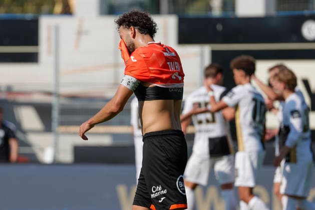 Pictured: Disappointment after the goal that made the score 4–1 for Montassar Talbi FC Lorient, 3, and celebration among the Elversberg players in the background, August 15, 2026, 1st Bundesliga, Friendly Match, SV 07 Elversberg vs. FC Lorient, Germany, Spiesen Elversberg, URSAPHARM Arena, DFL REGULATIONS PROHIBIT ANY USE OF PHOTOGRAPHS AS IMAGE SEQUENCES AND OR QUASI-VIDEO Copyright: HMBxMedia xJulienxBecker