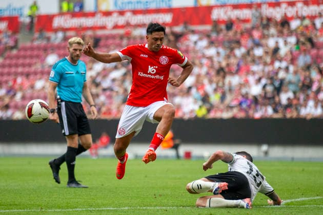GER, Mainz, Soccer, Friendly Match, FSV Mainz 05 vs. AFC Bournemouth (pictured, from left): Nadiem Amiri (FSV Mainz 05) 10, in action with the ball, August 15, 2026, MEWA Arena Mainz DFL DFB REGULATIONS PROHIBIT ANY USE OF PHOTOGRAPHS AS IMAGE SEQUENCES AND OR QUASI-VIDEO, Copyright: HMBxMedia PaulxFritz
