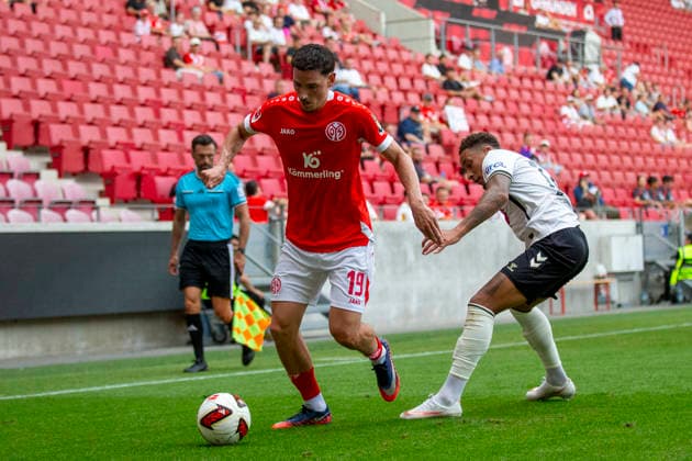 GER, Mainz, Soccer, Friendly Match, FSV Mainz 05 vs. AFC Bournemouth (pictured, from left): Anthony Caci (FSV Mainz 05, 19), Marcus Tavernier (AFC Bournemouth, 16), tackle, August 15, 2026, MEWA Arena, Mainz. DFL and DFB regulations prohibit any use of photographs as image sequences and or quasi-video, Copyright: HMBxMedia PaulxFritz
