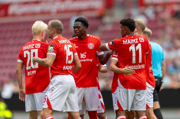 GER, Mainz, Soccer, Friendly Match, FSV Mainz 05 vs. AFC Bournemouth in pictures (from left): Mainz goal celebration, August 15, 2026, MEWA Arena, Mainz. DFL and DFB regulations prohibit any use of photographs as image sequences and or quasi-video, Copyright: HMBxMedia PaulxFritz