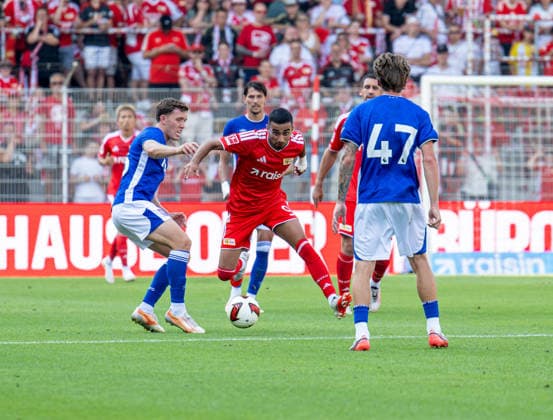 Soccer, Men s, 2026–2027 Season, Friendly Match, 1. FC Union Berlin vs. Ipswich Town, from left: Dara O Shea (Ipswich), Livan Burcu (1. FC Union Berlin), Jack Clarke (Ipswich), August 15, 2026, Copyright: xSebastianxRäppold MatthiasxKochx