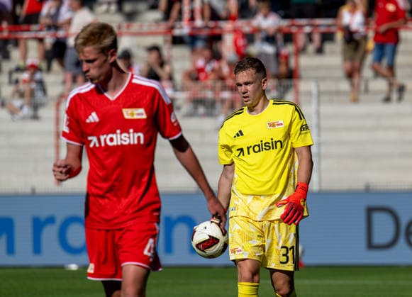 Soccer, Men s, 2026–2027 Season, Friendly Match, 1. FC Union Berlin vs. Ipswich Town, from left: Zeno Van Den Bosch (1. FC Union Berlin), Goalkeeper Matheo Raab (1. FC Union Berlin), August 15, 2026, Copyright: xSebastianxRäppold MatthiasxKochx
