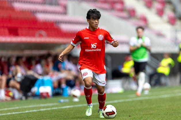 GER, Mainz, Soccer, Friendly Match, FSV Mainz 05 vs. AFC Bournemouth (pictured, from left): Taiyu Yamasaki, FSV Mainz 05 36, in action with the ball, August 15, 2026, MEWA Arena, Mainz; DFL and DFB regulations prohibit any use of photographs as image sequences and or quasi-video, Copyright: HMBxMedia PaulxFritz