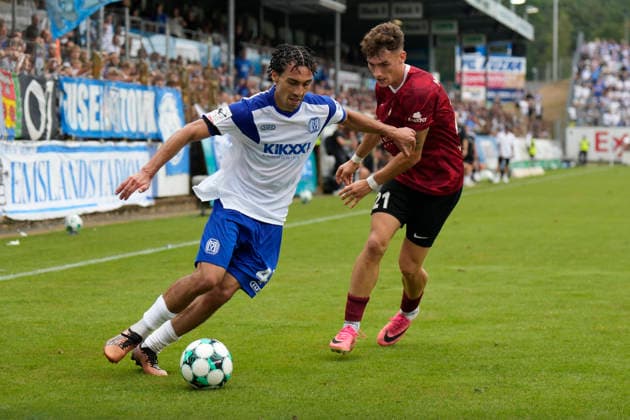 August 15, 2026, Hänsch Arena, Meppen, GER, 3rd Division, Matchday 2: SV Meppen vs. SG Sonnenhof Großaspach, Niclas Nadj (SV Meppen) 40 vs. Luca Molinari (SG Sonnenhof Großaspach) 21 DFL regulations prohibit any use of photographs as image sequences and or quasi-video. Meppen, Lower Saxony, Hänsch Arena