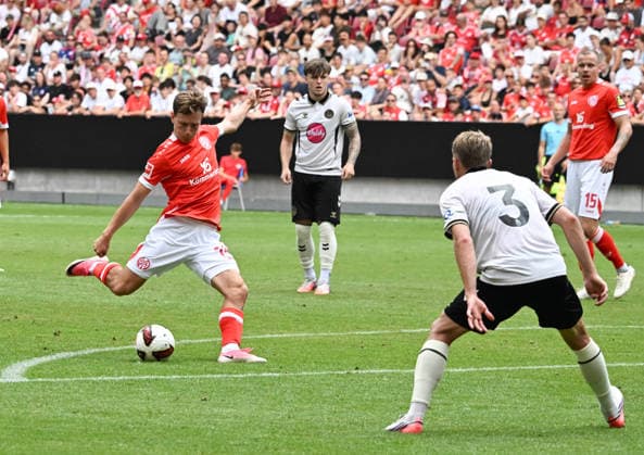 August 15, 2026, xsltx, Soccer Friendly Match, FSV Mainz 05 vs. AFC Bournemouth by William Boving 1 FSV Mainz 05 scores to make it 2–1. DFL and DFB regulations prohibit any use of photographs as image sequences and or quasi-video.