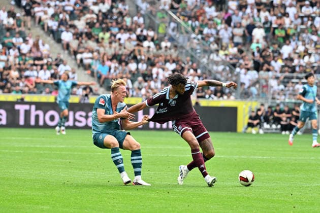 August 15, 2026, Mönchengladbach Soccer, Men s, 2026–2027 season, Friendly match: Borussia Mönchengladbach vs. Aston Villa. A tackle between (from left) Isac Lidberg (Gladbach) and Tyrone Mings (Aston Villa). DFL regulations prohibit any use of photographs as image sequences and or quasi-video content. Borussia Park, North Rhine-Westphalia, Germany