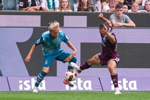August 15, 2026, xydrx, Men s, Soccer, Season opener, Borussia Mönchengladbach vs. Aston Villa, 2026–2027 season, ista Borussia Park, Fritz Fleck, Borussia Mönchengladbach, No. 27 in a tackle against Emiliano Buendia of Aston Villa, No. 10. DFB regulations prohibit any use of photographs as image sequences and or quasi-video. Copyright: HMBxMedia YannisxDreimann