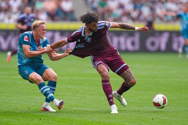 August 15, 2026, xydrx, Men s, Soccer, Season Opener, Borussia Mönchengladbach vs. Aston Villa, 2026–2027 Season, ista Borussia Park, Isac Lidberg (Borussia Mönchengladbach), No. 3 in a tackle against Tyrone Mings (Aston Villa), 5. DFB regulations prohibit any use of photographs as image sequences and or quasi-video. Copyright: HMBxMedia YannisxDreimann