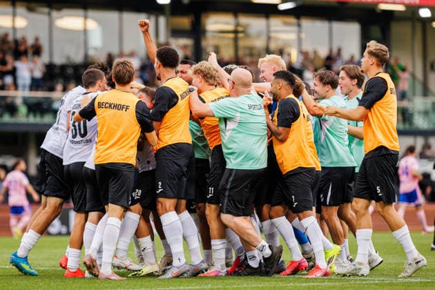 The SC Verl team celebrates Andre Leipold s goal to make it 2–0. SC Verl, 20 GER, SC Verl vs. MSV Duisburg, soccer, 3rd Division, Matchday 2, 2026–2027 season, August 15, 2026 DFL regulations prohibit any use of photographs as image sequences and or quasi-video GER, SC Verl vs. MSV Duisburg, soccer, 3rd Division, Matchday 2, 2026–2027 season, August 15, 2026, Verl Copyright: xEibner-Pressefoto JanxRollingerx EP_JSK
