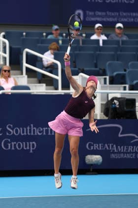 MASON, OHIO - AUGUST 15: Zeynep Sonmez of Turkey serves the ball during day five of the Cincinnati Open at the Lindner Family Tennis Center on August 15, 2026 in Mason, Ohio. Copyright: xShainaxBenhiyoun SPPx Sportspressphoto_SPR207109