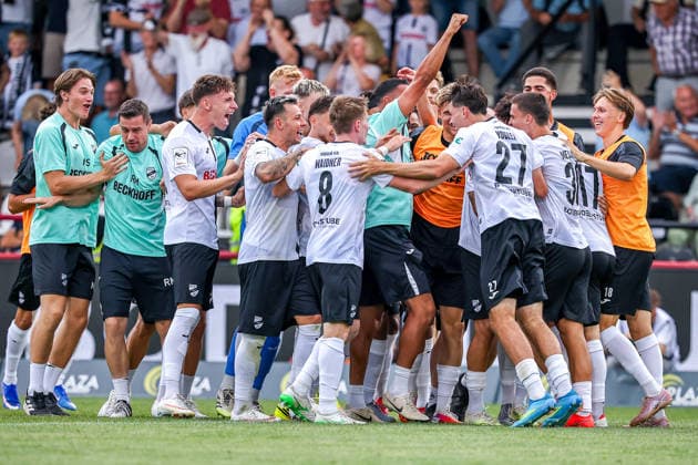 August 15, 2026, xkwix, Soccer, 3rd Division, SC Verl vs. MSV Duisburg, Sportclub Arena, Matchday 2, 2026–2027 Season: The team celebrates Andre Leipold’s goal to make it 2–0. SC Verl 20. DFB regulations prohibit any use of photographs as image sequences and or quasi-video. Photo: xKamilxWilkowskixPressefotoKochx, North Rhine-Westphalia, Germany
