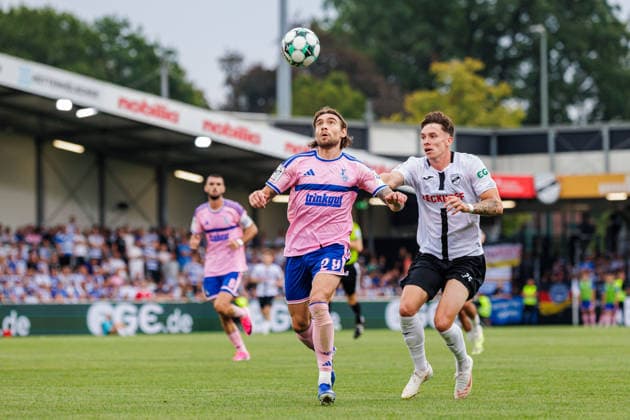 L R Joshua Bitter (MSV Duisburg), 29, in a tackle with Tim Heike (SC Verl), 25, GER, SC Verl vs. MSV Duisburg, Soccer, 3rd Division, Matchday 2, 2026–2027 Season, August 15, 2026 DFL regulations prohibit any use of photographs as image sequences and or quasi-video GER, SC Verl vs. MSV Duisburg, Soccer, 3rd Division, Matchday 2, 2026–2027 season, August 15, 2026, Verl Copyright: xEibner-Pressefoto JanxRollingerx EP_JSK