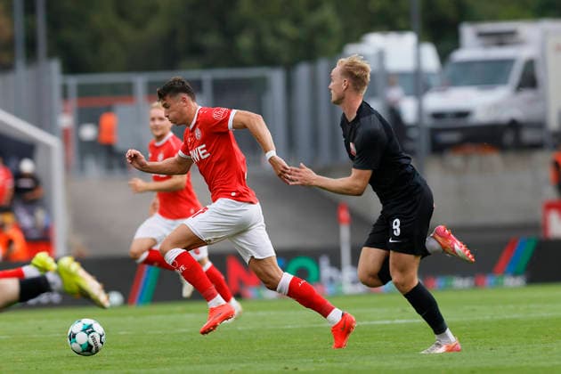 Soccer, 3rd Division, Matchday 02: Rot-Weiss Essen vs. TSV Havelse on August 15, 2026, at the Hafenstraße Stadium in Essen; Semir Telalovic, Rot-Weiss Essen