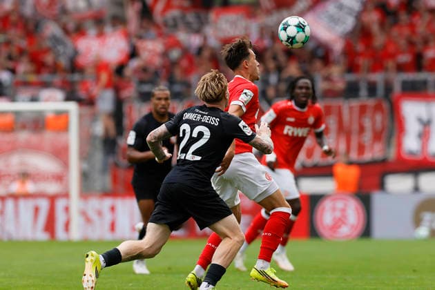 Soccer, 3rd Division, Matchday 02: Rot-Weiss Essen vs. TSV Havelse on August 15, 2026, at the Hafenstraße Stadium in Essen. Leon Sommer Deiss (TSV Havelse), Noah Pesch (Rot-Weiss Essen)