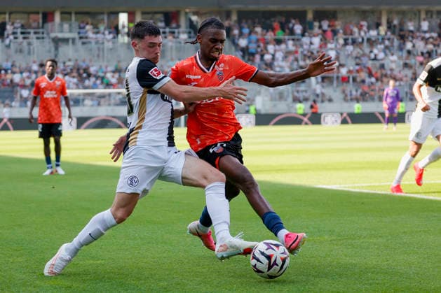 Pictured from left: Felix Keidel (SV 07 Elversberg, 43) in a tackle against Daniel Semedo (FC Lorient, 23) on August 15, 2026, 1. Bundesliga, Friendly Match, SV 07 Elversberg vs. FC Lorient, Germany, Spiesen Elversberg, URSAPHARM Arena, DFL REGULATIONS PROHIBIT ANY USE OF PHOTOGRAPHS AS IMAGE SEQUENCES AND OR QUASI-VIDEO Copyright: HMBxMedia xJulienxBecker