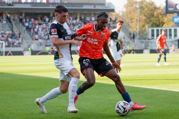 Pictured from left: Felix Keidel (SV 07 Elversberg, 43) in a tackle against Daniel Semedo (FC Lorient, 23) on August 15, 2026, 1. Bundesliga, Friendly Match, SV 07 Elversberg vs. FC Lorient, Germany, Spiesen Elversberg, URSAPHARM Arena, DFL REGULATIONS PROHIBIT ANY USE OF PHOTOGRAPHS AS IMAGE SEQUENCES AND OR QUASI-VIDEO Copyright: HMBxMedia xJulienxBecker