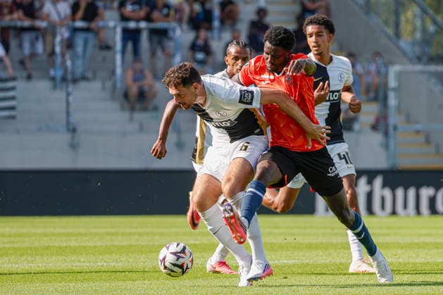 Pictured, from left: Luca Pfeiffer (SV 07 Elversberg, 16) in a tackle against Nathaniel Adjei (FC Lorient, 32) on August 15, 2026, 1. Bundesliga, Friendly Match, SV 07 Elversberg vs. FC Lorient, Germany, Spiesen Elversberg, URSAPHARM Arena, DFL REGULATIONS PROHIBIT ANY USE OF PHOTOGRAPHS AS IMAGE SEQUENCES AND OR QUASI-VIDEO Copyright: HMBxMedia xJulienxBecker