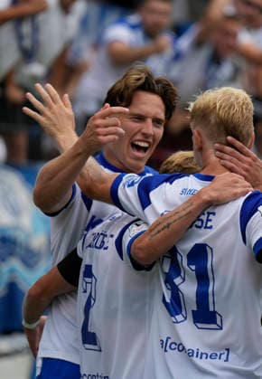 August 15, 2026, Hänsch Arena, Meppen, GER, 3rd Division, Matchday 2: SV Meppen vs. SG Sonnenhof Großaspach, Luis Sprekelmeyer of SV Meppen 19 celebrates with Luca Prasse of SV Meppen 31 after his 2–0 goal. DFL REGULATIONS PROHIBIT ANY USE OF PHOTOGRAPHS AS IMAGE SEQUENCES AND OR QUASI-VIDEO. Meppen, Lower Saxony, Hänsch Arena