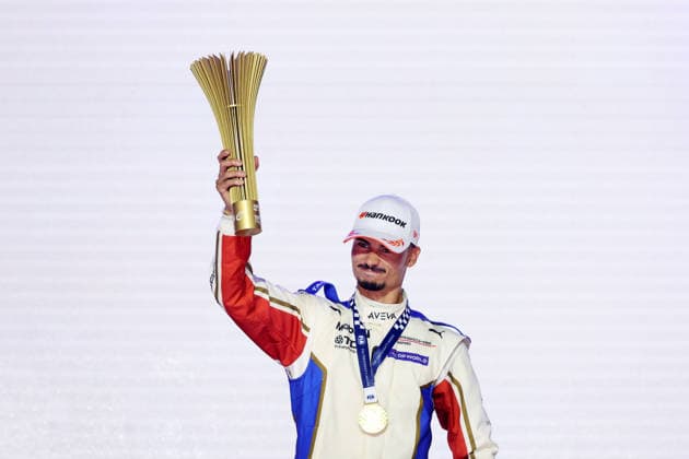 Winner Pascal Wehrlein (GER) in the Porsche 94, holding the trophy on the podium, Race 1, FIA Formula E World Championship, Season 12, London E-Prix, August 15, 2026, Excel Exhibition Center
