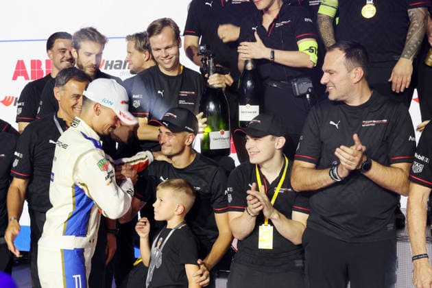 Winner Pascal Wehrlein (GER, Porsche 94) thanks his teammate Nico Mueller (SUI, Porsche) for his support in Race 1, alongside David Beckamann (GER), a reserve driver, and Florian Modlinger (GER), Head of Formula E at Porsche Motorsport. FIA Formula E World Championship, Season 12, London E-Prix, August 15, 2026, Excel Exhibition Center,