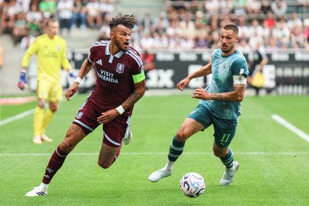 MOENCHENGLADBACH, GERMANY August 15: Tyrone Mings (Aston Villa, 5) challenges Tim Kleindienst (Borussia Moenchengladbach, 11) for the ball during the pre-season friendly match between Borussia Mönchengladbach and Aston Villa at the ista-BORUSSIA-PARK on August 15, 2026 in Moenchengladbach, Germany. DFL REGULATIONS PROHIBIT ANY USE OF PHOTOGRAPHS AS IMAGE SEQUENCES AND OR QUASI-VIDEO. Copyright: xNatachaxFreisenx