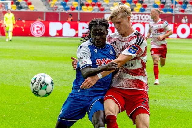 August 15, 2026, xkkux, Soccer, Fortuna Düsseldorf vs. TSG 1899 Hoffenheim II, 3. Liga, MERKUR SPIEL ARENA, Matchday 2, 2026–2027 Season: Blessing Makanda (TSG Hoffenheim II, No. 17) in a tackle against Felix Meiser (Fortuna Düsseldorf, No. 20). DFB regulations prohibit any use of photographs as image sequences and or quasi-video. North Rhine-Westphalia, Germany