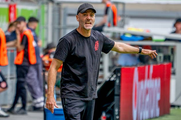 August 15, 2026, xkkux, Soccer, Fortuna Düsseldorf vs. TSG 1899 Hoffenheim II, 3. Liga, MERKUR SPIEL ARENA, Matchday 2, 2026–2027 season; Head Coach Alexander Ende of Fortuna Düsseldorf gesturing on the sideline; DFB regulations prohibit any use of photographs as image sequences and or quasi-video; North Rhine-Westphalia, Germany