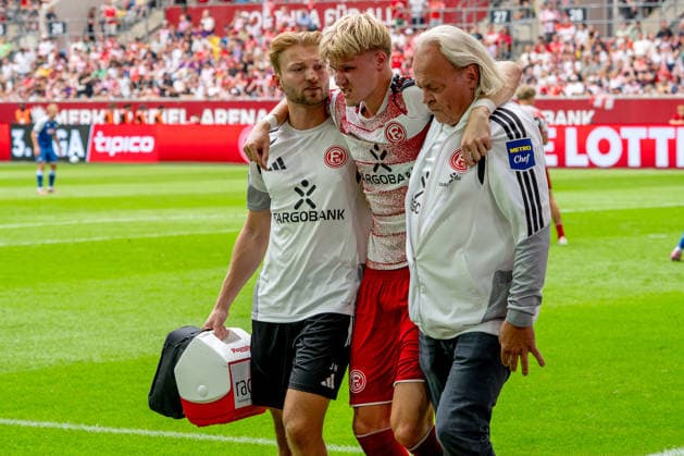 August 15, 2026, xkkux, Soccer, Fortuna Düsseldorf vs. TSG 1899 Hoffenheim II, 3. Liga, MERKUR SPIEL ARENA, Matchday 2, 2026–2027 Season Felix Meiser Fortuna Düsseldorf 20 is forced to leave the field due to injury. DFB regulations prohibit any use of photographs as image sequences and or quasi-video. North Rhine-Westphalia, Germany