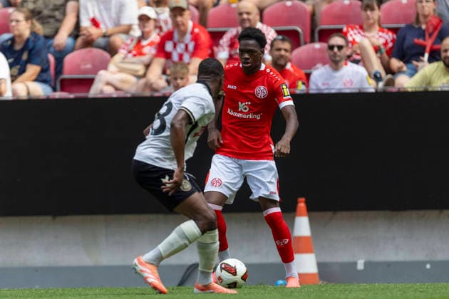 GER, Mainz, Soccer, Friendly Match, FSV Mainz 05 vs. AFC Bournemouth (pictured, from left): Bafode Diakite (AFC Bournemouth, 18), Rael Nakuzola (FSV Mainz 05, 47), Tackle, August 15, 2026, MEWA Arena, Mainz. DFL and DFB regulations prohibit any use of photographs as image sequences and or quasi-video, Copyright: HMBxMedia PaulxFritz